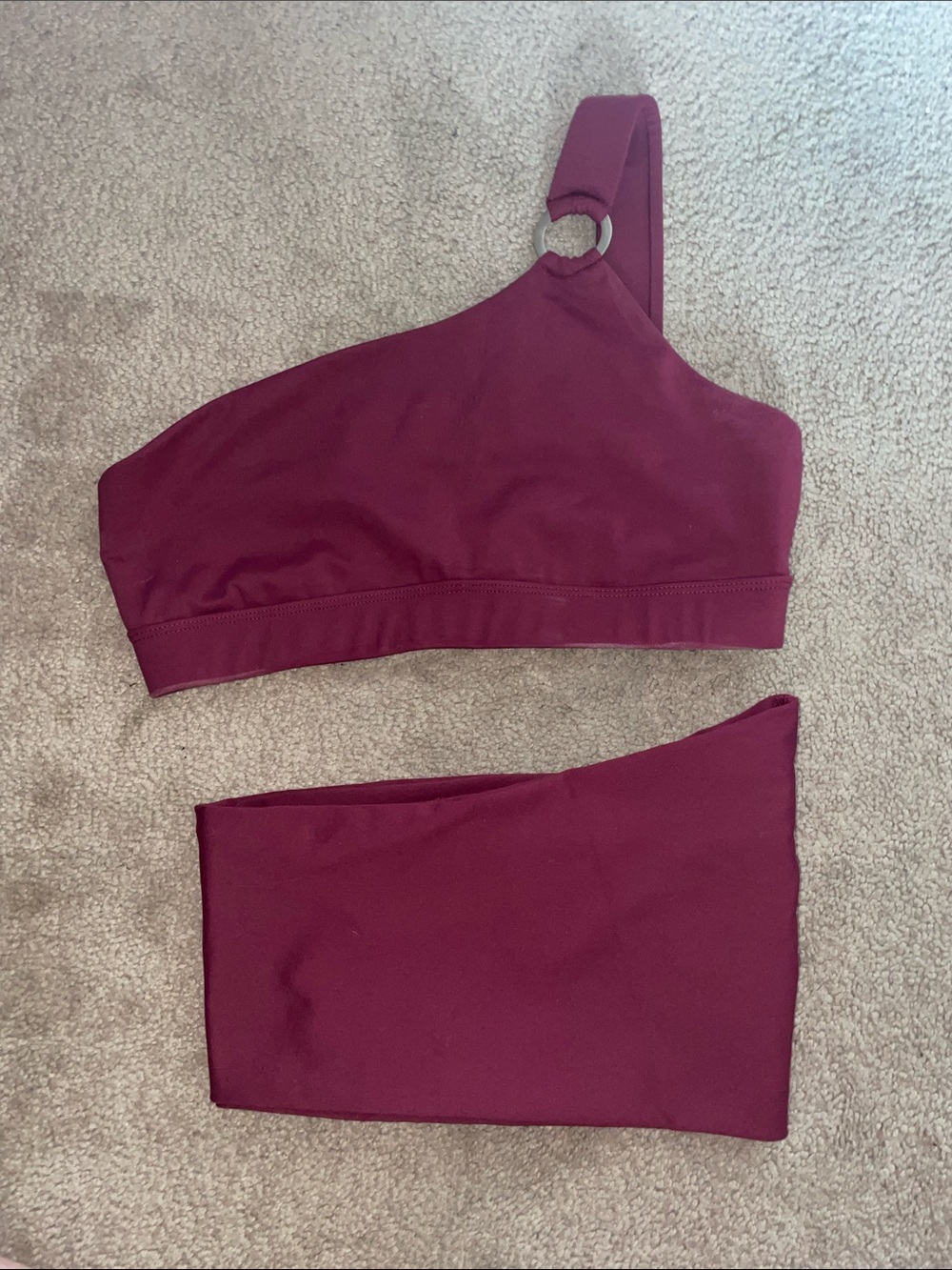 One-Shoulder work out Set in Deep Berry